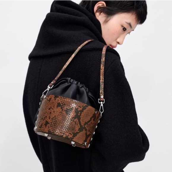 Zara Handbags - Zara elegant snake print bucket bag Host pick!!